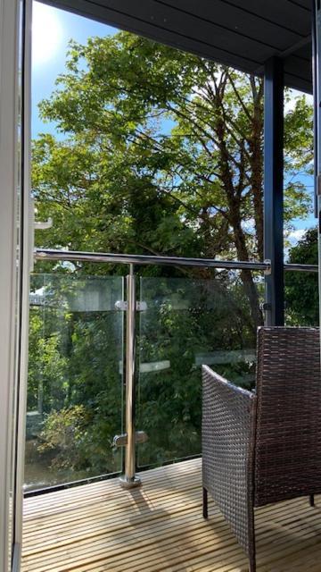 Modern Central Flat With Balcony & Free Parking On-Site 伯恩茅斯 外观 照片